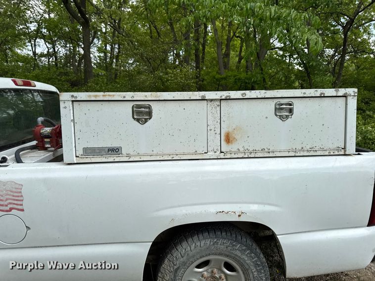 image for item EA2355 1999 Chevrolet Silverado 1500 pickup truck