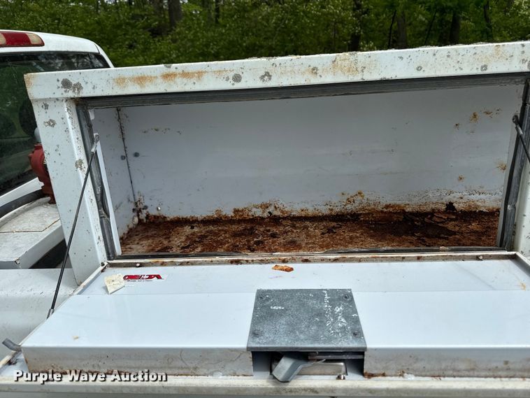 image for item EA2355 1999 Chevrolet Silverado 1500 pickup truck