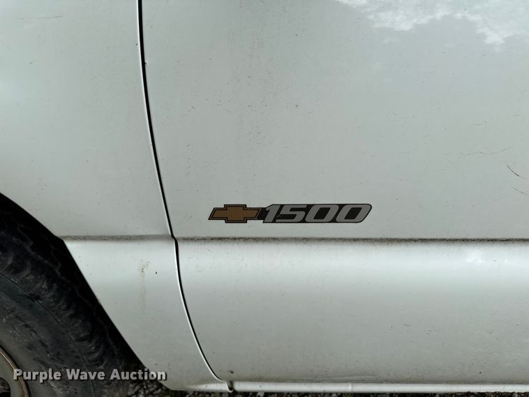 image for item EA2355 1999 Chevrolet Silverado 1500 pickup truck