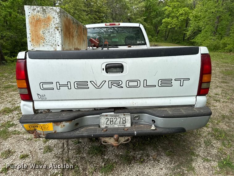 image for item EA2355 1999 Chevrolet Silverado 1500 pickup truck