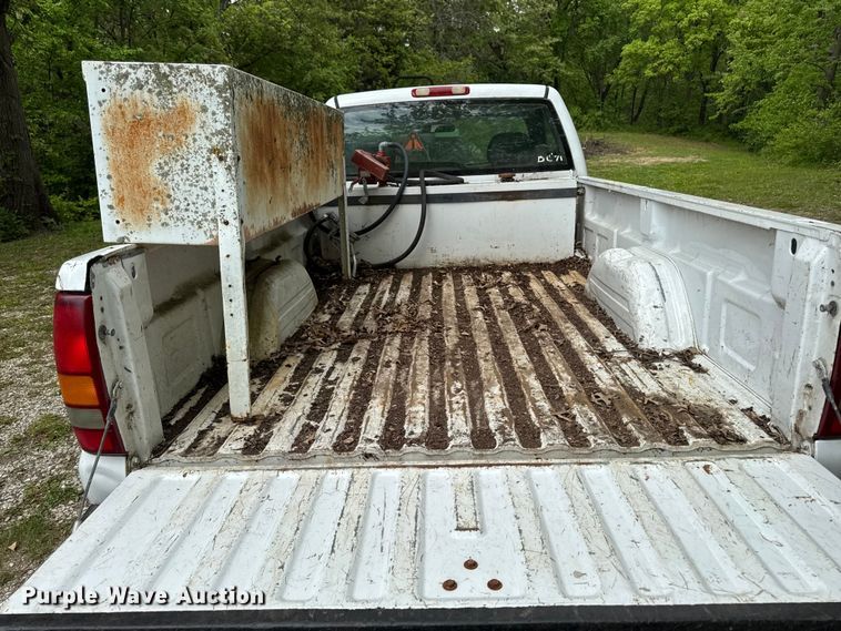 image for item EA2355 1999 Chevrolet Silverado 1500 pickup truck