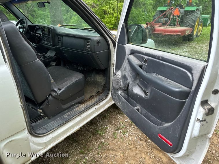image for item EA2355 1999 Chevrolet Silverado 1500 pickup truck