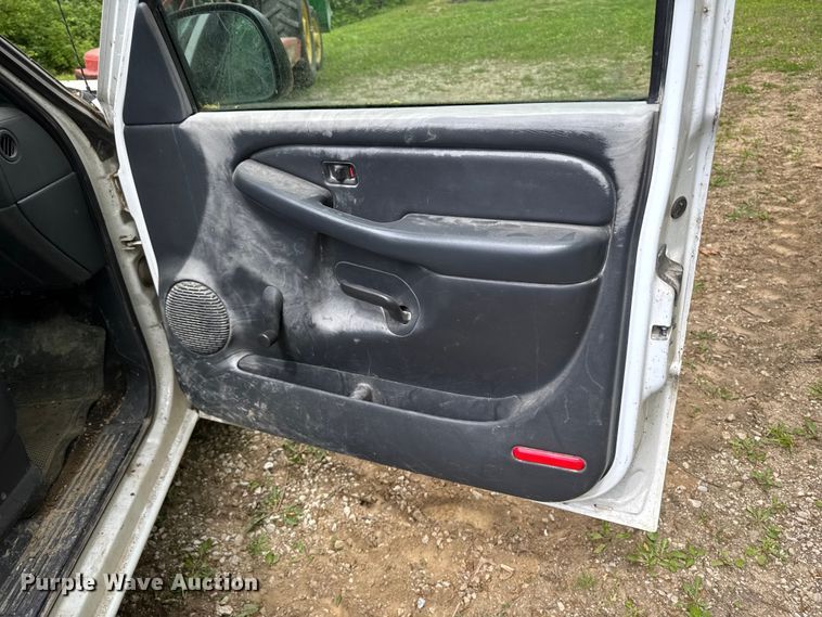 image for item EA2355 1999 Chevrolet Silverado 1500 pickup truck