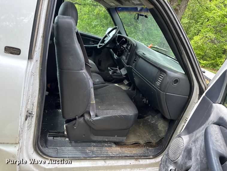 image for item EA2355 1999 Chevrolet Silverado 1500 pickup truck