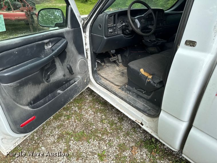 image for item EA2355 1999 Chevrolet Silverado 1500 pickup truck