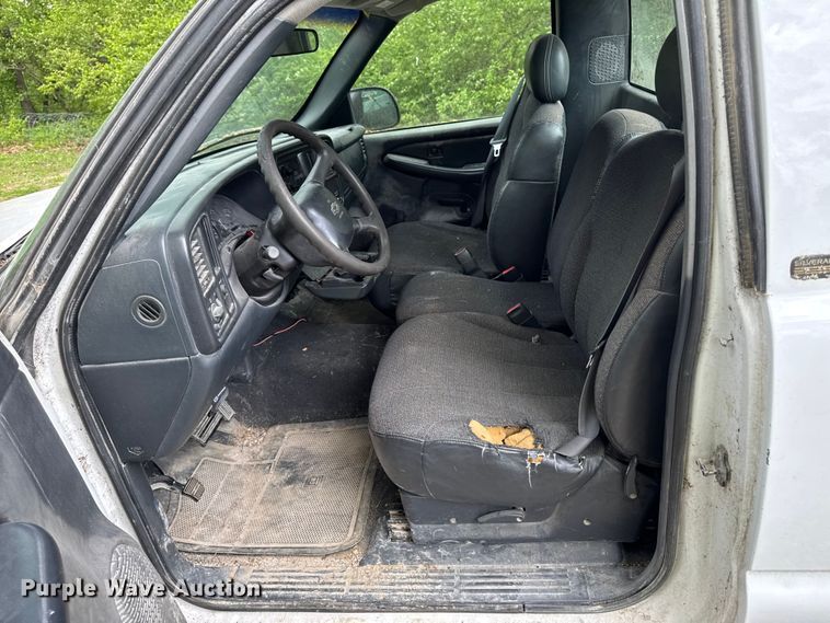 image for item EA2355 1999 Chevrolet Silverado 1500 pickup truck