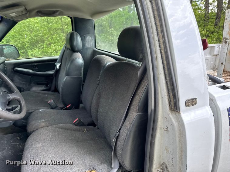 image for item EA2355 1999 Chevrolet Silverado 1500 pickup truck