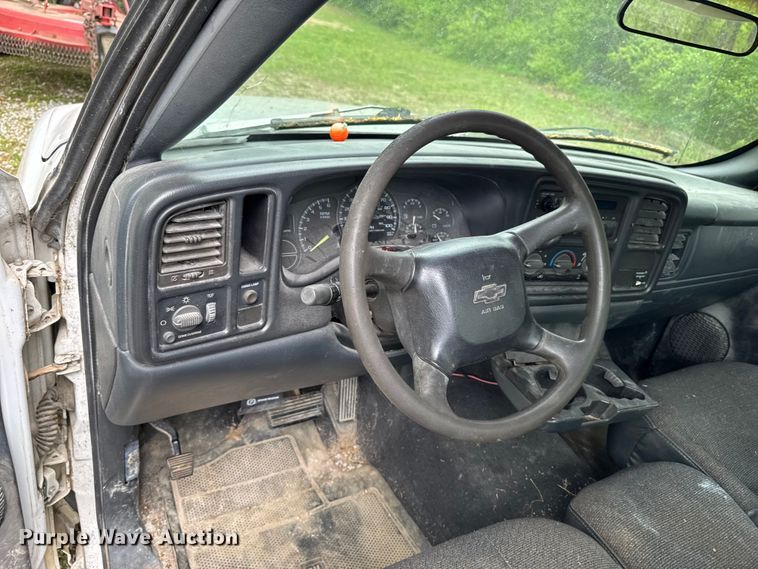 image for item EA2355 1999 Chevrolet Silverado 1500 pickup truck