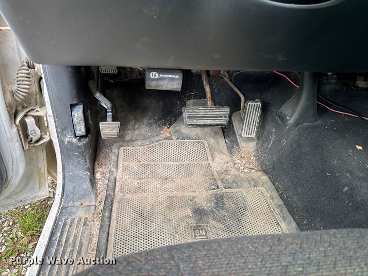 image for item EA2355 1999 Chevrolet Silverado 1500 pickup truck