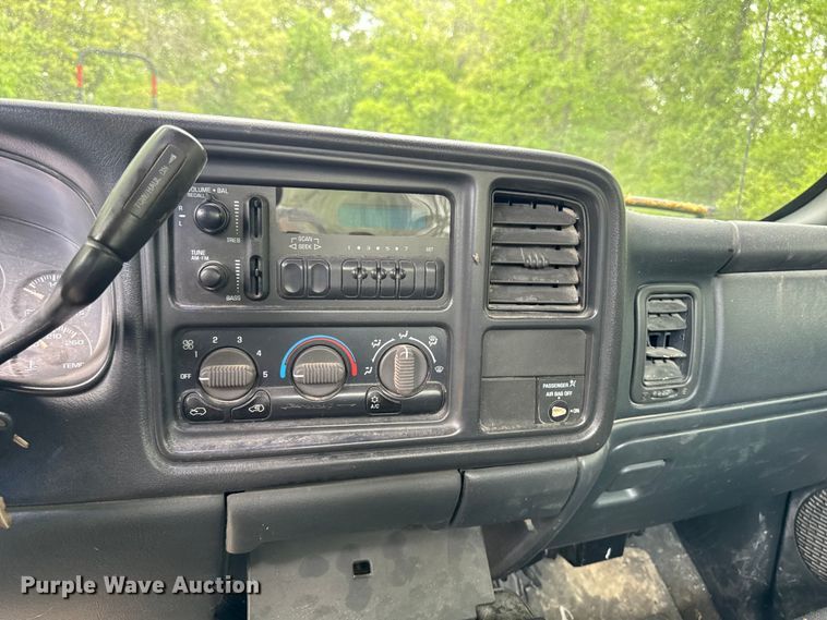 image for item EA2355 1999 Chevrolet Silverado 1500 pickup truck