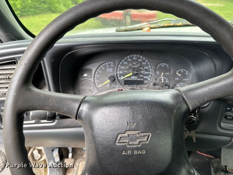 image for item EA2355 1999 Chevrolet Silverado 1500 pickup truck
