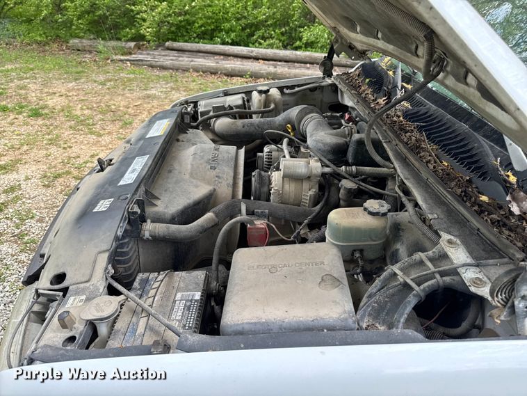 image for item EA2355 1999 Chevrolet Silverado 1500 pickup truck