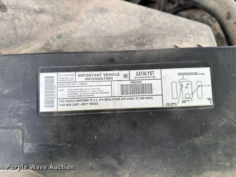 image for item EA2355 1999 Chevrolet Silverado 1500 pickup truck