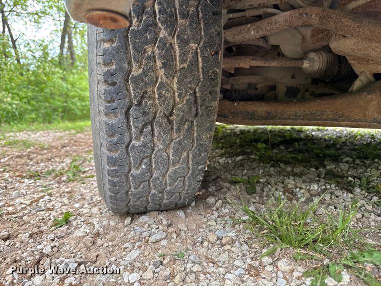 image for item EA2355 1999 Chevrolet Silverado 1500 pickup truck
