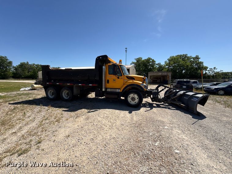 image for item EC4594 2009 International 7500 dump truck