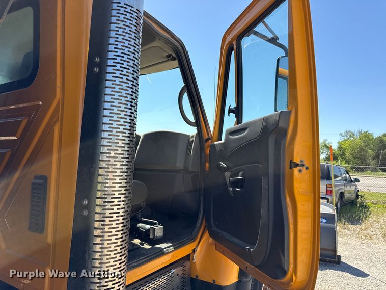 image for item EC4594 2009 International 7500 dump truck