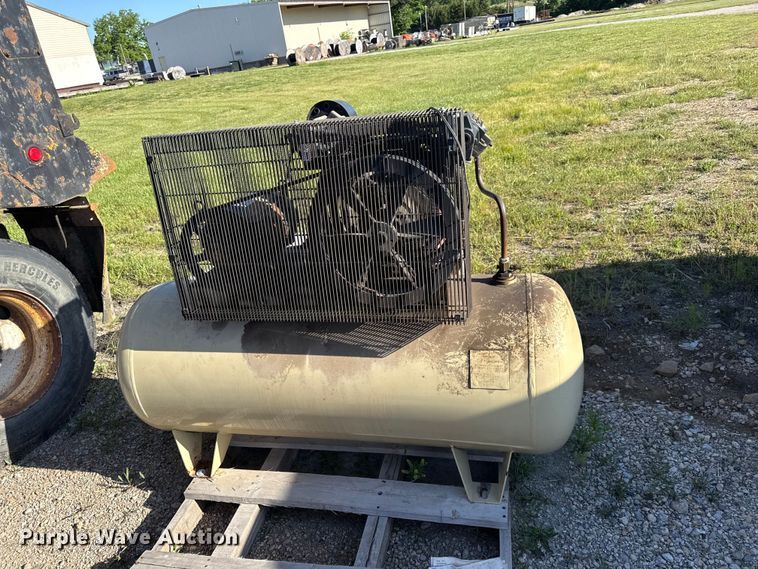 image for item EC4598 Ingersoll Rand air compressor