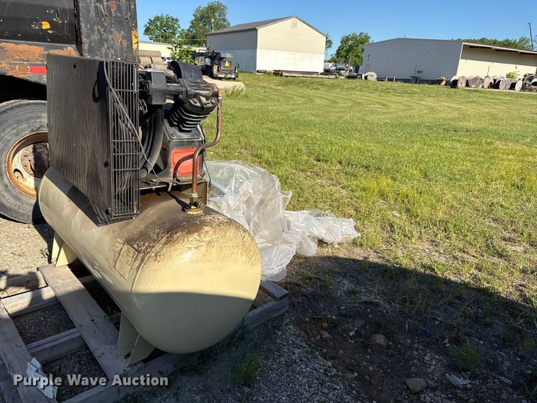 image for item EC4598 Ingersoll Rand air compressor
