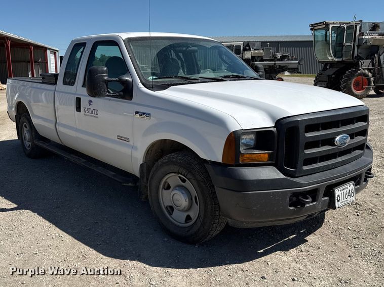 image for item EC4600 2006 Ford F250 Super Duty Ext. Cab pickup truck