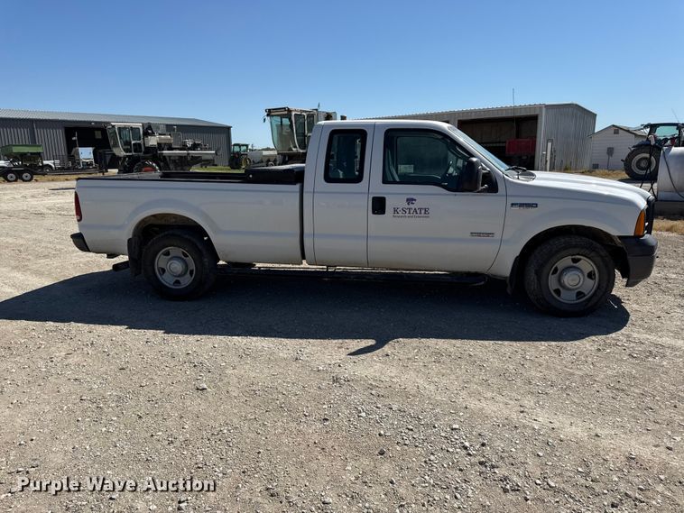 image for item EC4600 2006 Ford F250 Super Duty Ext. Cab pickup truck