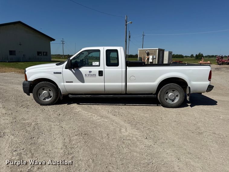 image for item EC4600 2006 Ford F250 Super Duty Ext. Cab pickup truck