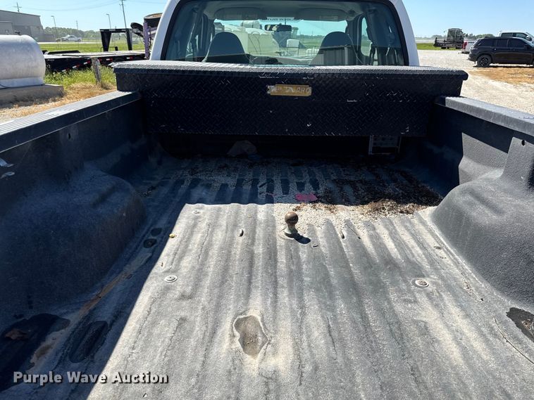 image for item EC4600 2006 Ford F250 Super Duty Ext. Cab pickup truck