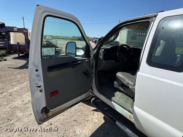 image for item EC4600 2006 Ford F250 Super Duty Ext. Cab pickup truck