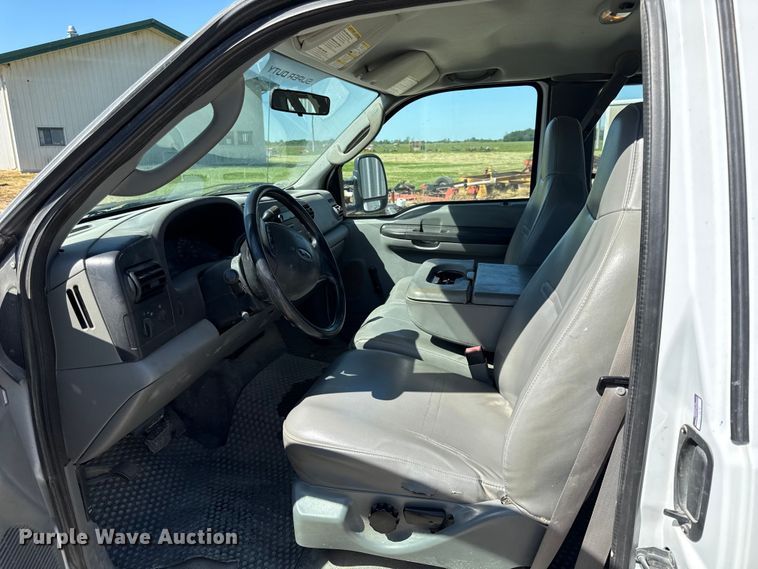 image for item EC4600 2006 Ford F250 Super Duty Ext. Cab pickup truck