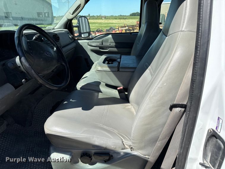 image for item EC4600 2006 Ford F250 Super Duty Ext. Cab pickup truck