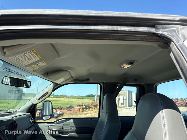 image for item EC4600 2006 Ford F250 Super Duty Ext. Cab pickup truck