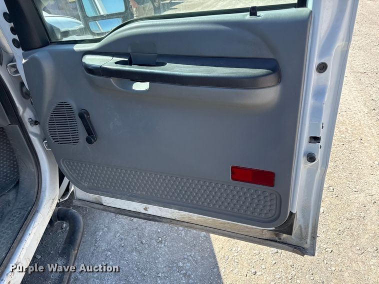 image for item EC4600 2006 Ford F250 Super Duty Ext. Cab pickup truck