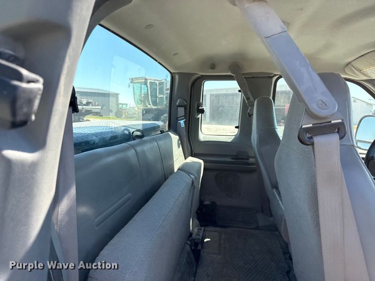 image for item EC4600 2006 Ford F250 Super Duty Ext. Cab pickup truck