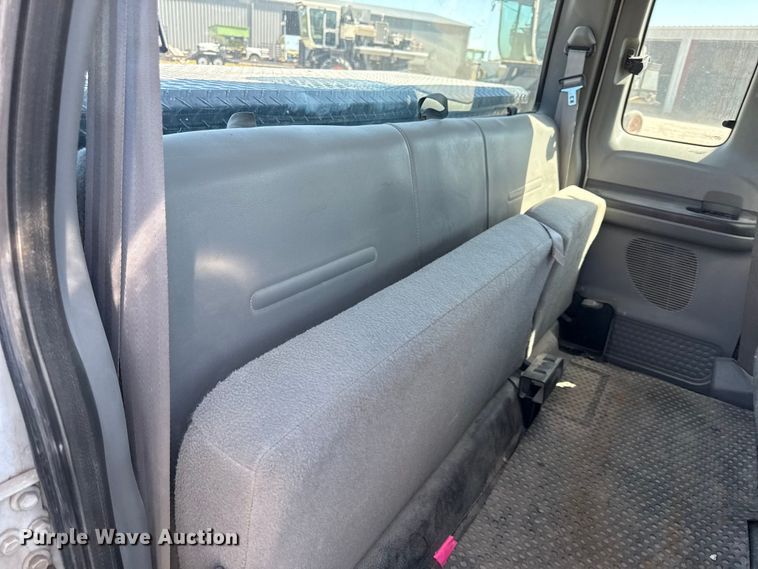 image for item EC4600 2006 Ford F250 Super Duty Ext. Cab pickup truck
