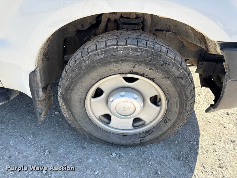 image for item EC4600 2006 Ford F250 Super Duty Ext. Cab pickup truck