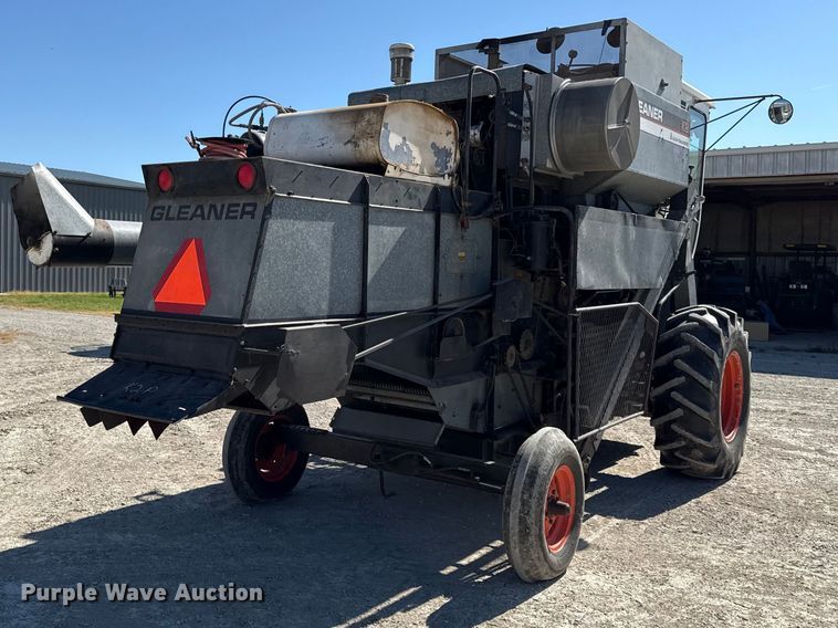 image for item EC4601 Gleaner K2 combine