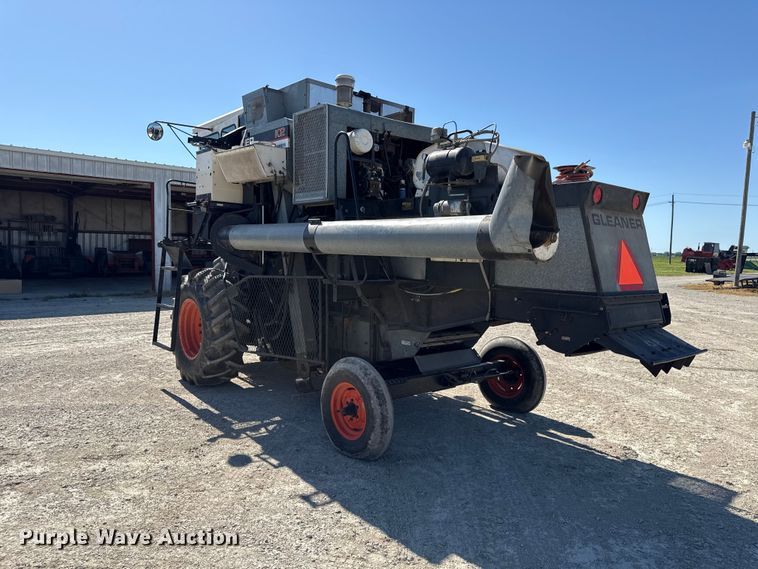 image for item EC4601 Gleaner K2 combine