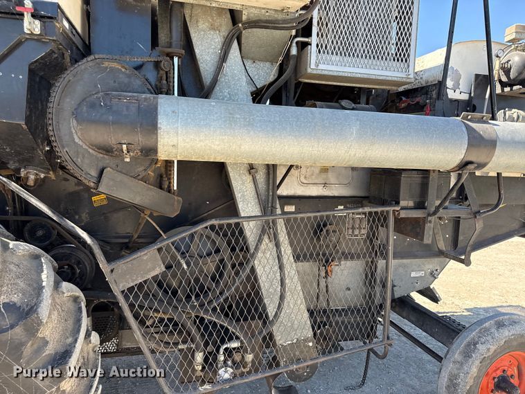 image for item EC4601 Gleaner K2 combine