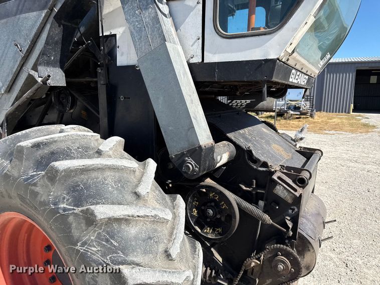 image for item EC4601 Gleaner K2 combine
