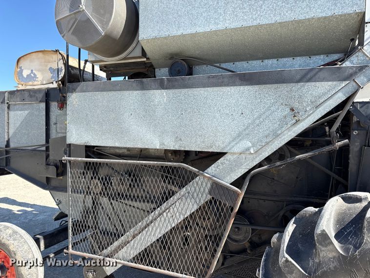 image for item EC4601 Gleaner K2 combine