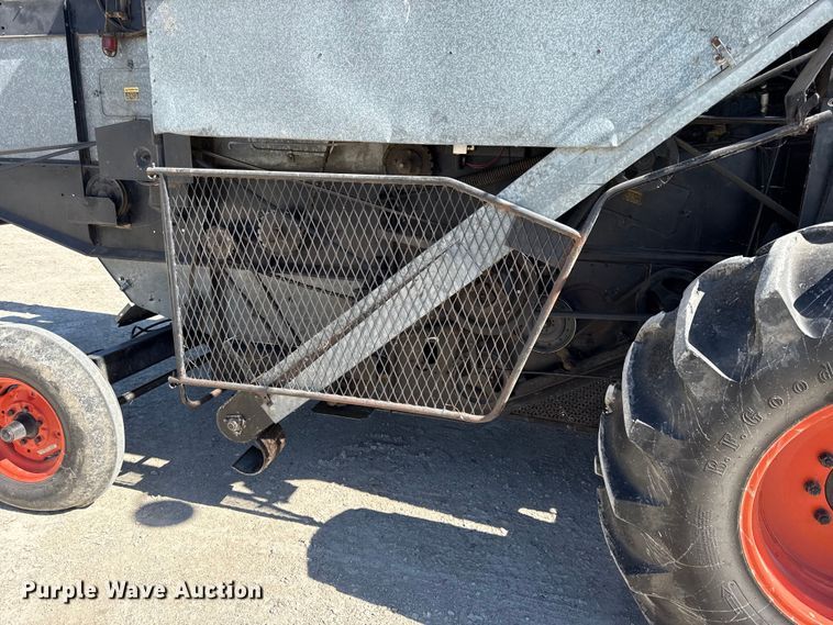 image for item EC4601 Gleaner K2 combine