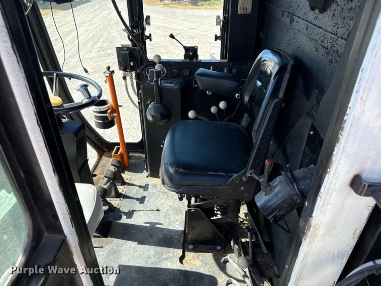 image for item EC4601 Gleaner K2 combine