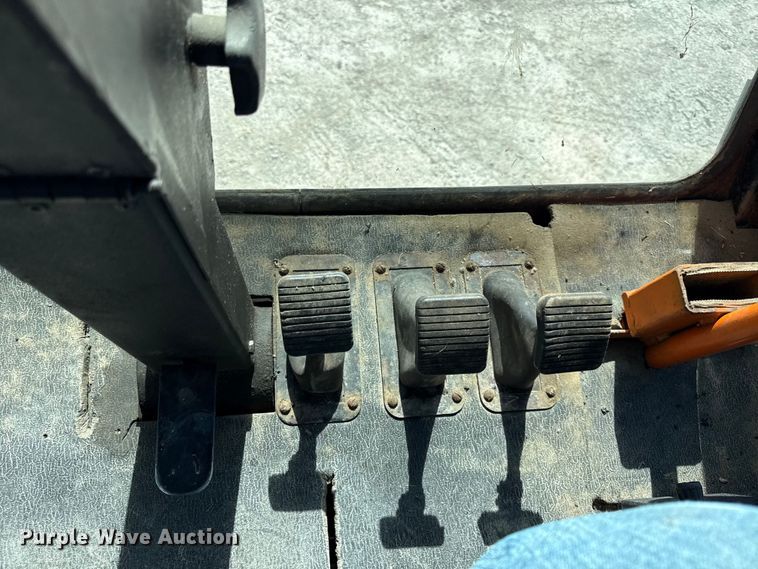 image for item EC4601 Gleaner K2 combine