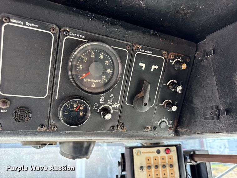 image for item EC4601 Gleaner K2 combine
