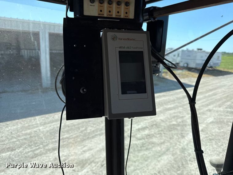 image for item EC4601 Gleaner K2 combine