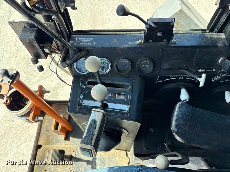 image for item EC4601 Gleaner K2 combine