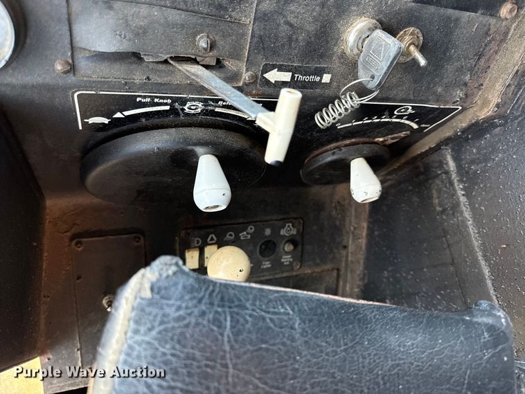 image for item EC4601 Gleaner K2 combine