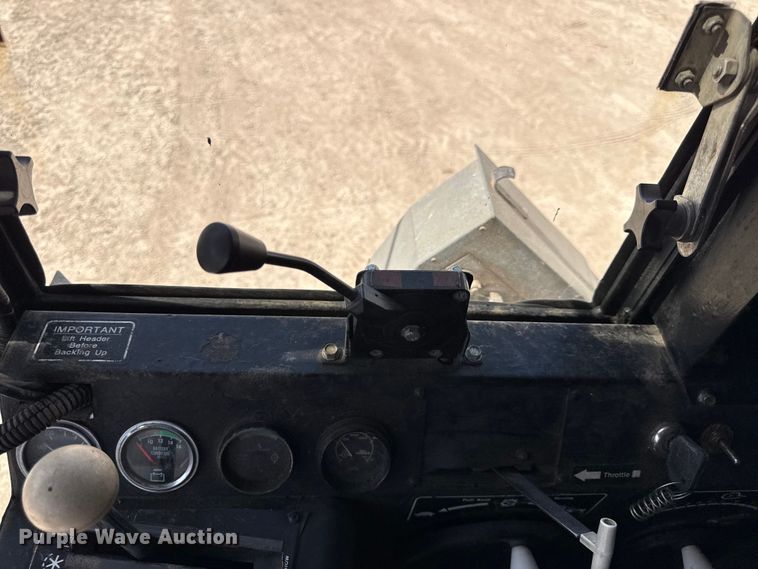 image for item EC4601 Gleaner K2 combine