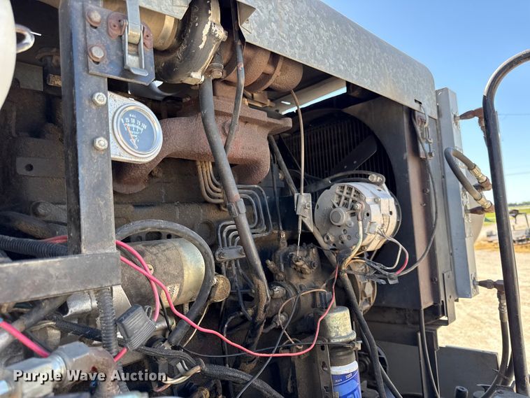 image for item EC4601 Gleaner K2 combine
