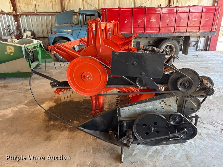 image for item EC4601 Gleaner K2 combine