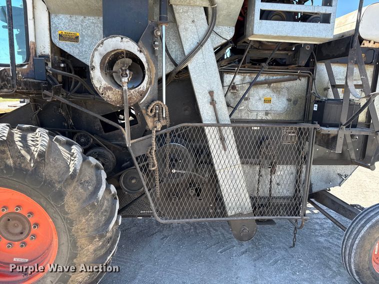 image for item EC4602 Gleaner K2 combine